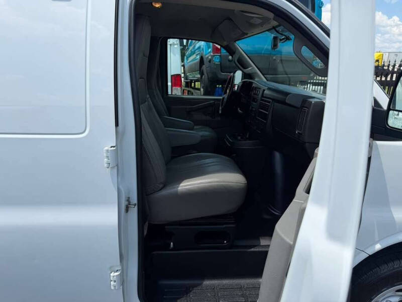 2023 Chevrolet Express 2500