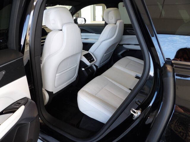 2024 Cadillac LYRIQ Luxury 2