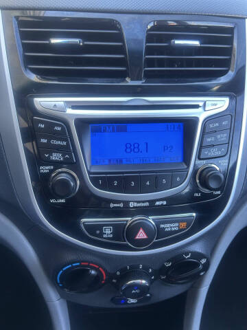 2012 Hyundai Accent SE