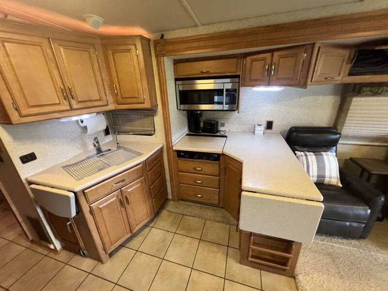 2007 Winnebago Adventurer