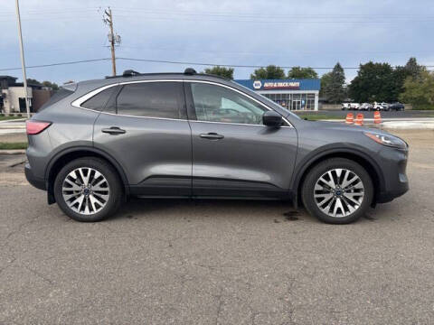 2022 Ford Escape Hybrid Titanium