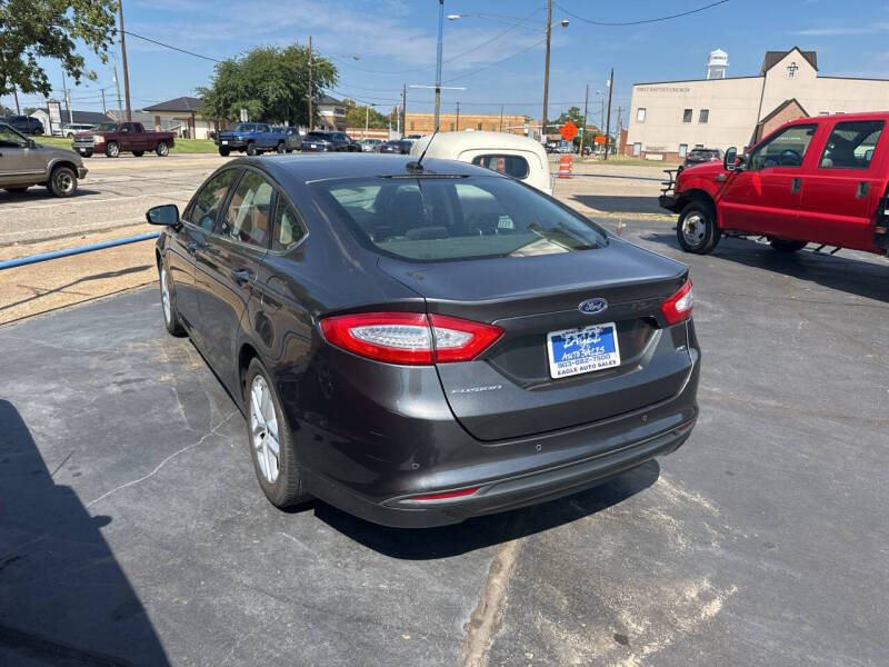 2016 Ford Fusion SE