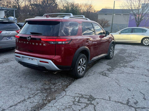 2023 Nissan Pathfinder SL