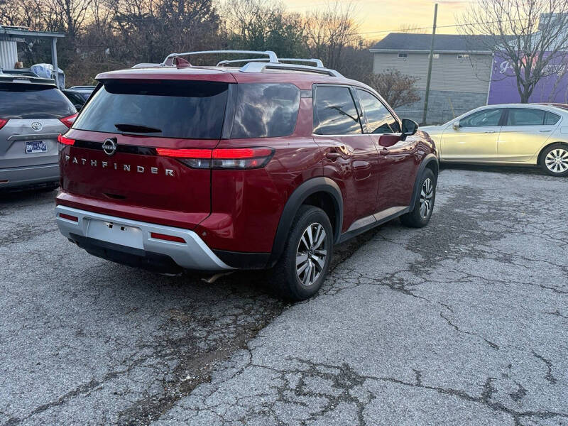 2023 Nissan Pathfinder SL