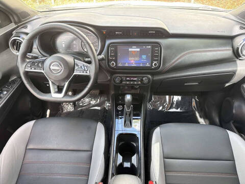2023 Nissan Kicks SR