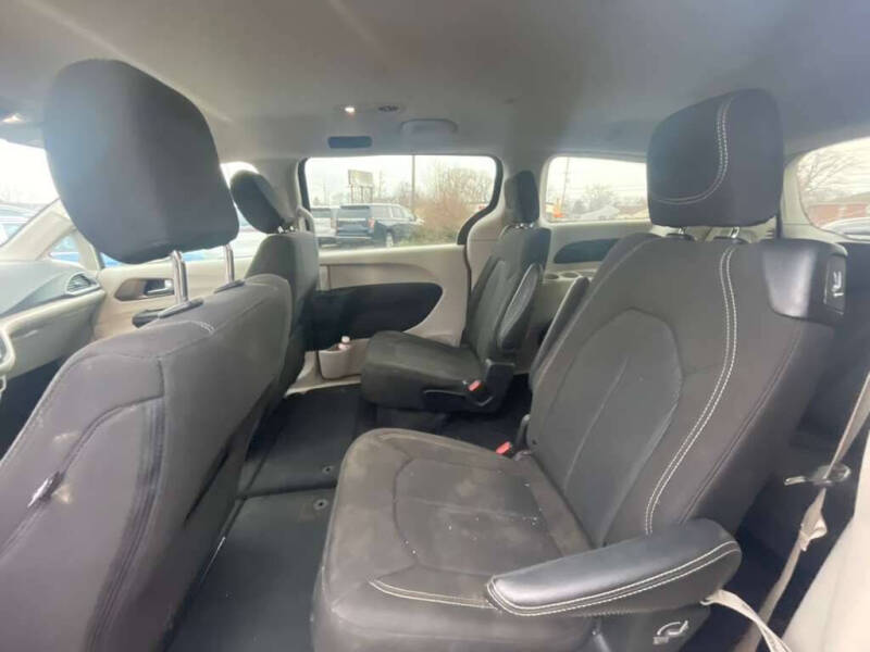 2023 Chrysler Voyager LX