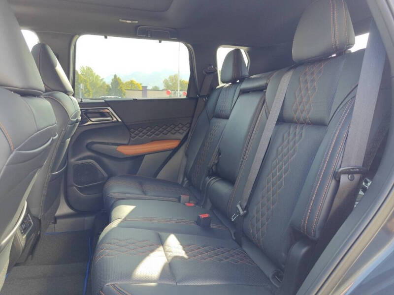 2025 Mitsubishi Outlander PHEV SEL