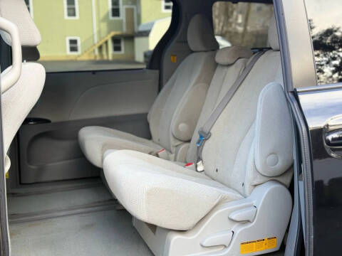2011 Toyota Sienna
