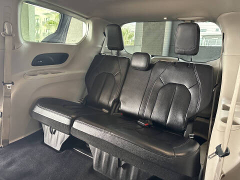 2022 Chrysler Pacifica Hybrid Touring L