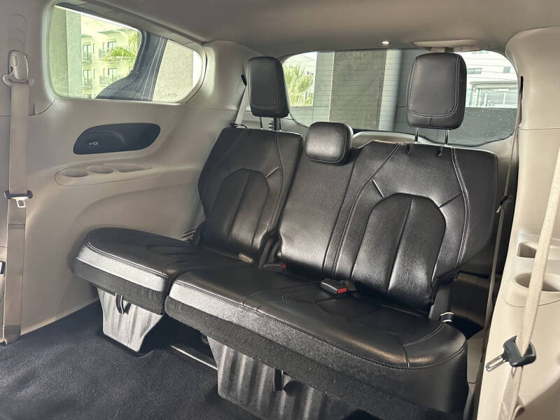 2022 Chrysler Pacifica Hybrid Touring L