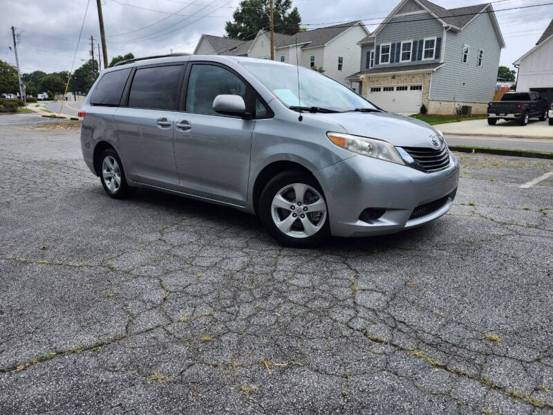 2011 Toyota Sienna LE 8-Passenger