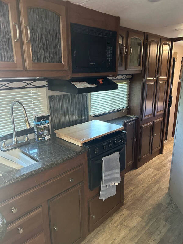 2017 Coachmen RV Freedom Express Liberty Editio