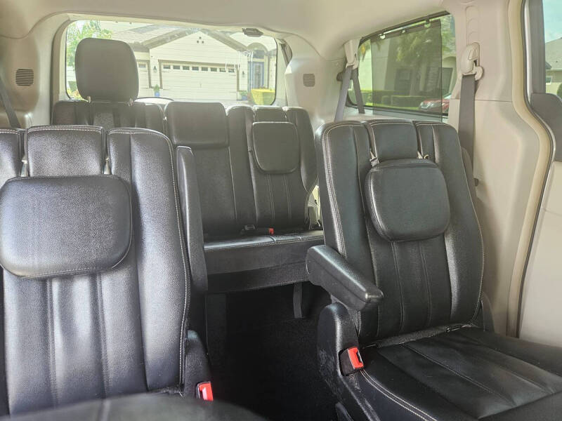 2016 Chrysler Town and Country Touring