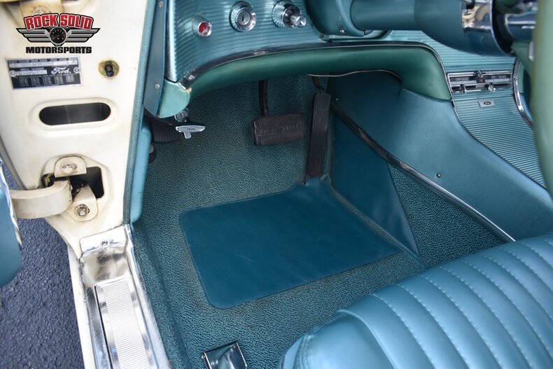 1962 Ford Thunderbird