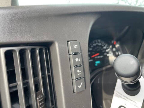 2025 Chevrolet Express 3500