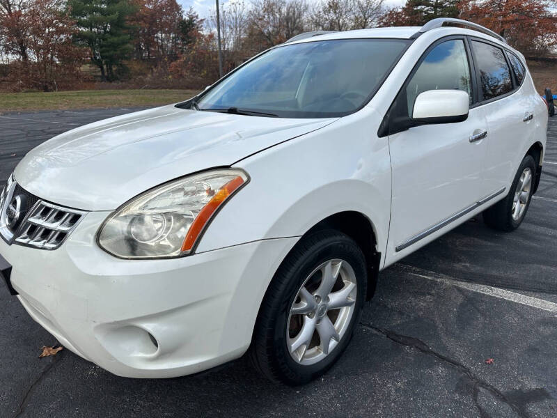 2011 Nissan Rogue SV's photo