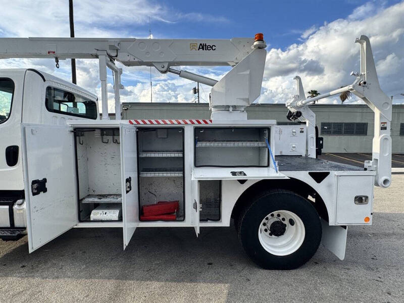 2019 Freightliner M2 106