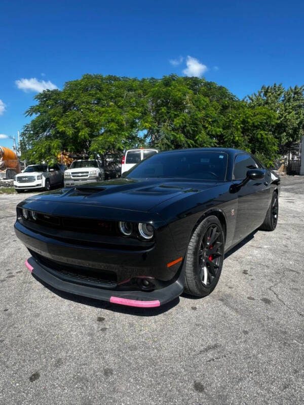 2019 Dodge Challenger R/T's photo