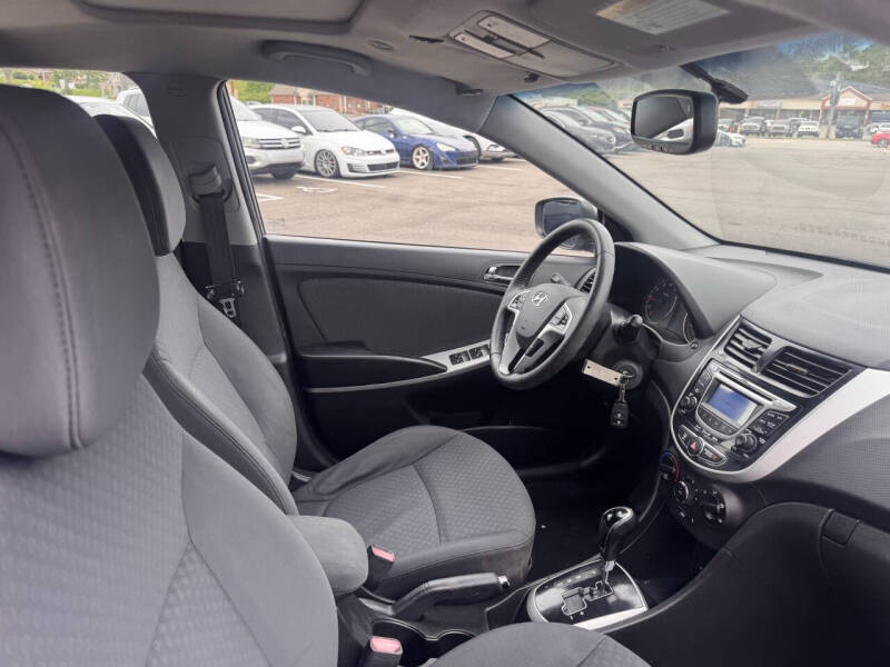 2013 Hyundai Accent SE