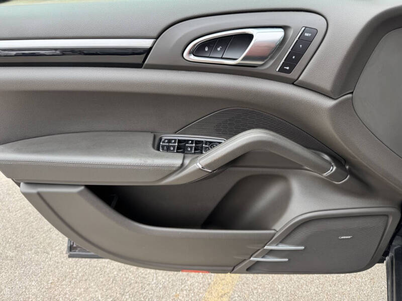 2017 Porsche Cayenne Platinum Edition