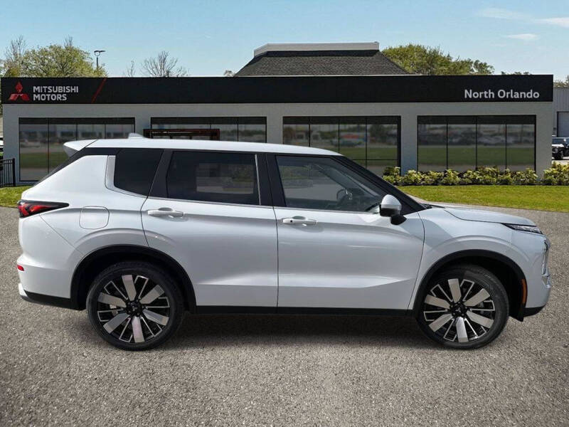 2026 Mitsubishi Outlander SE