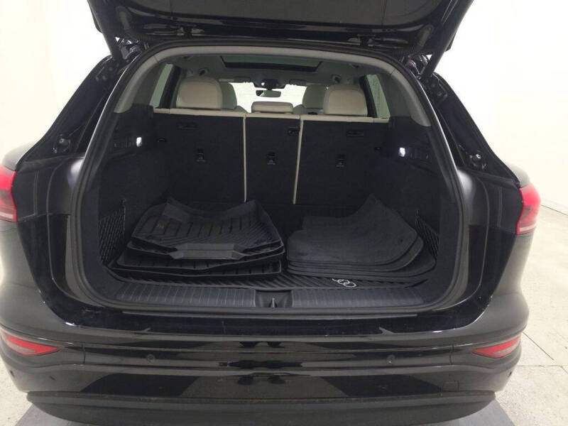 2025 Audi Q6 e-tron quattro Premium Plus
