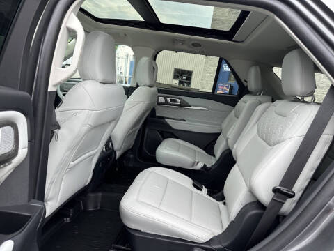 2025 Ford Explorer Platinum
