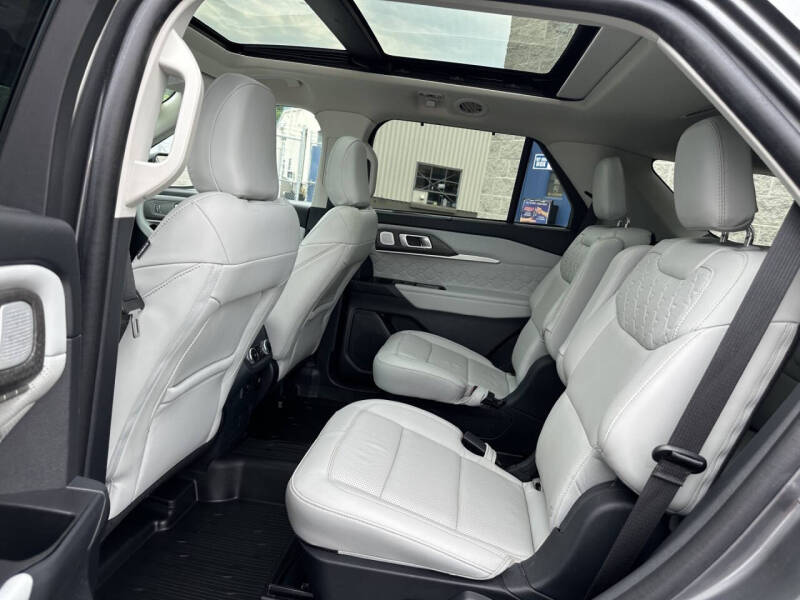 2025 Ford Explorer Platinum