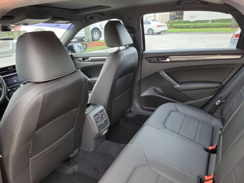 2022 Volkswagen Passat R-Line