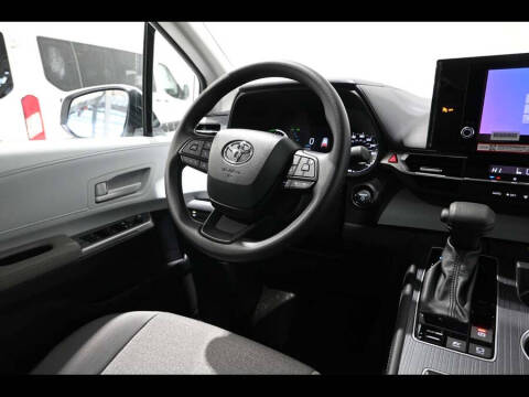 2025 Toyota Sienna LE 8-Passenger