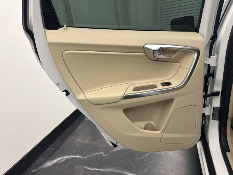 2015 Volvo XC60 T6 Platinum