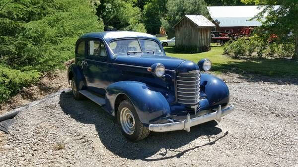 1937 Oldsmobile Sedan