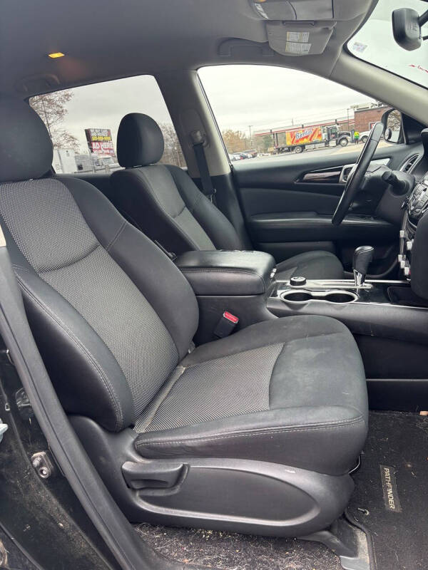 2019 Nissan Pathfinder SV