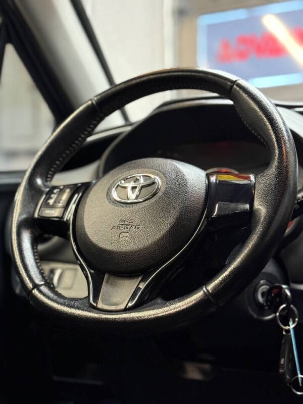 2015 Toyota Yaris 5-Door SE