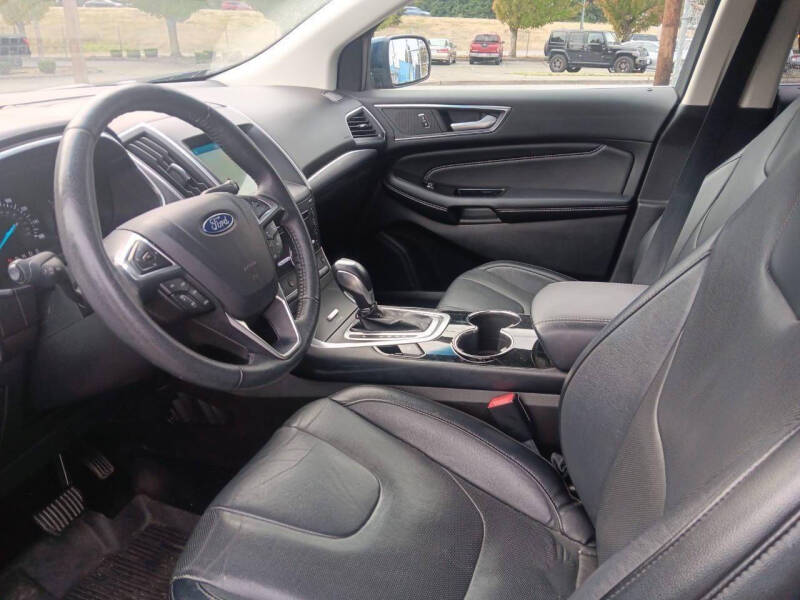 2017 Ford Edge Titanium