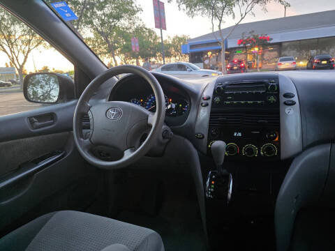 2007 Toyota Sienna LE 8-Passenger