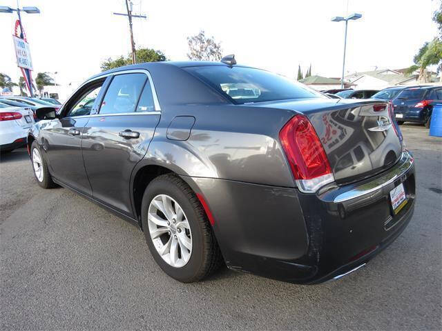 2016 Chrysler 300
