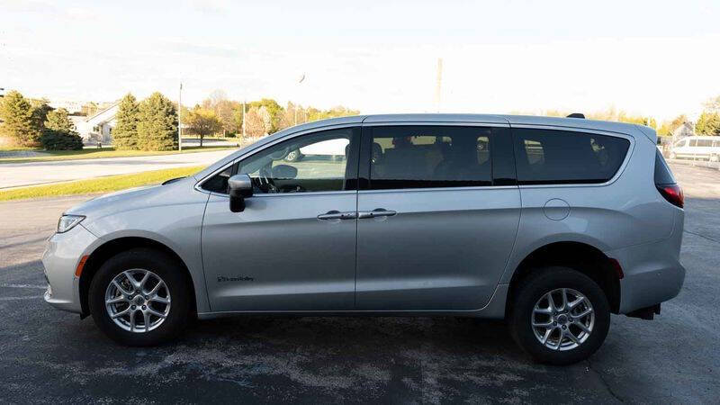 2023 Chrysler Pacifica Touring L