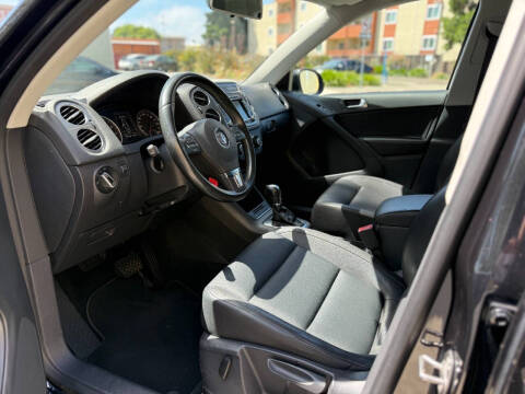2012 Volkswagen Tiguan SEL 4Motion
