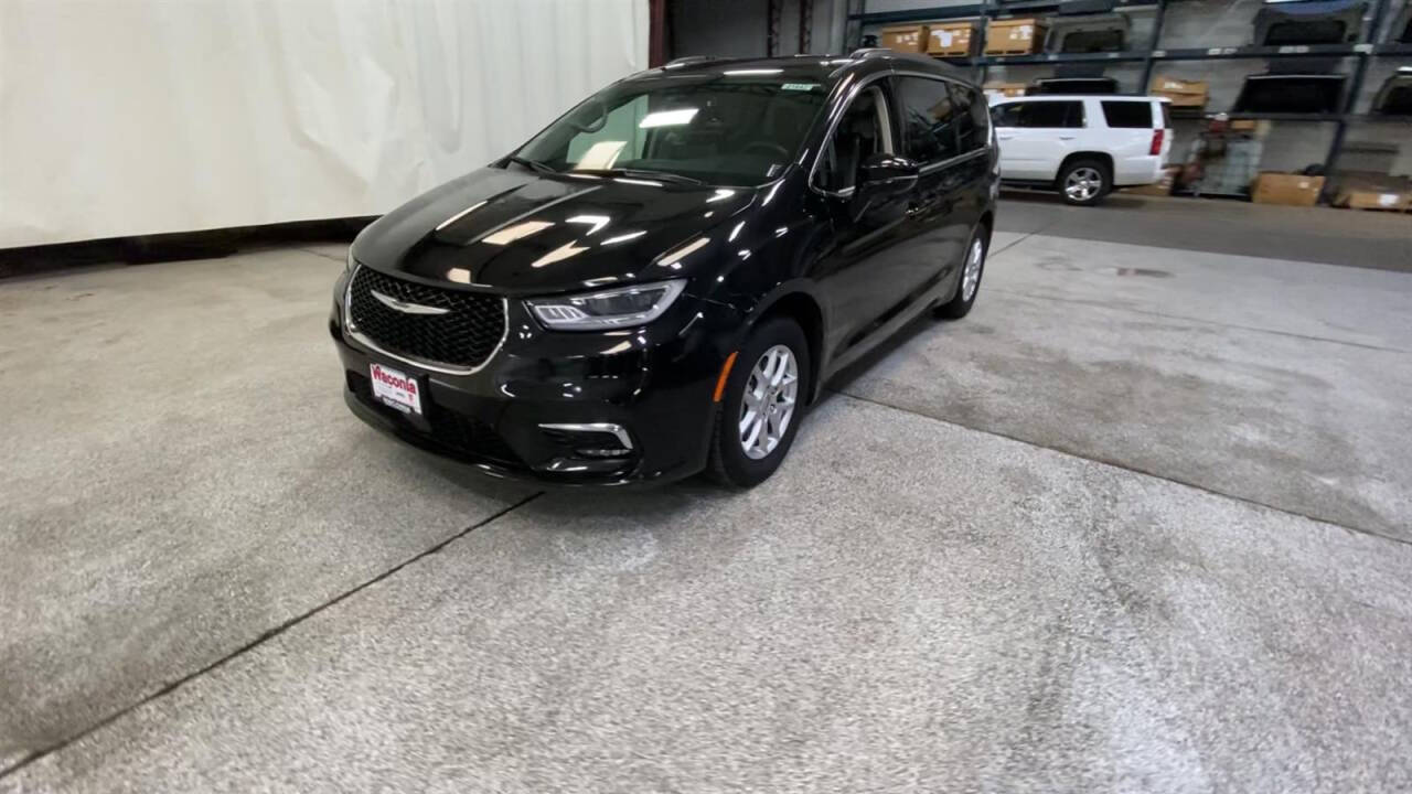 2022 Chrysler Pacifica for sale at Victoria Auto Sales in Victoria, MN