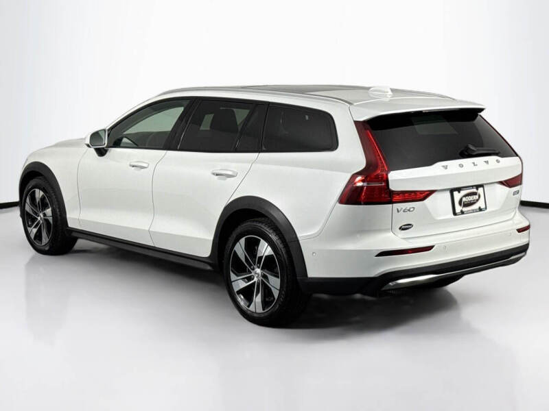2023 Volvo V60 Cross Country B5 Plus