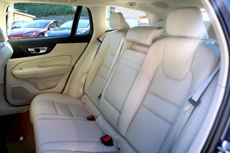 2020 Volvo V60 T5 Momentum