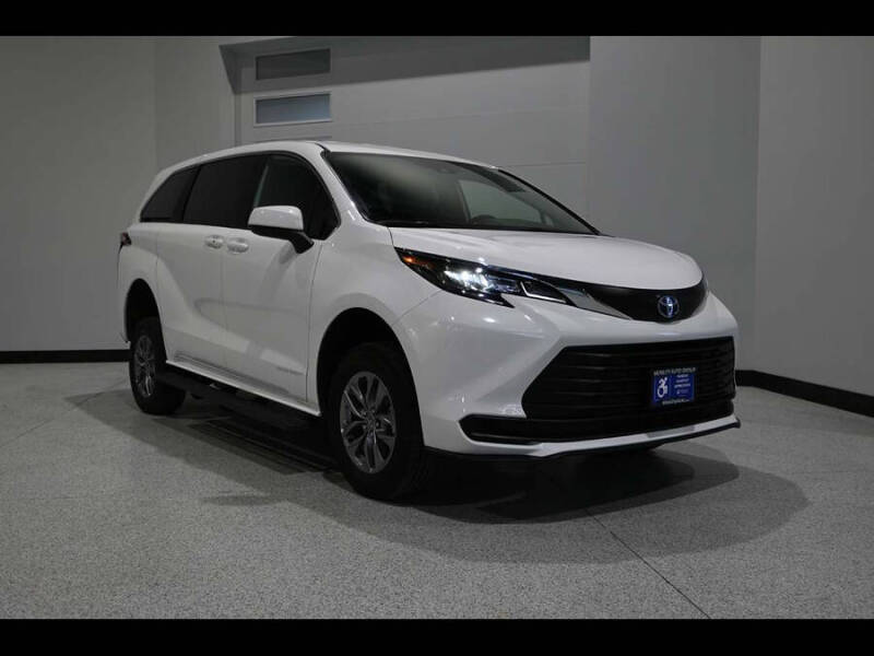 2025 Toyota Sienna LE 8-Passenger