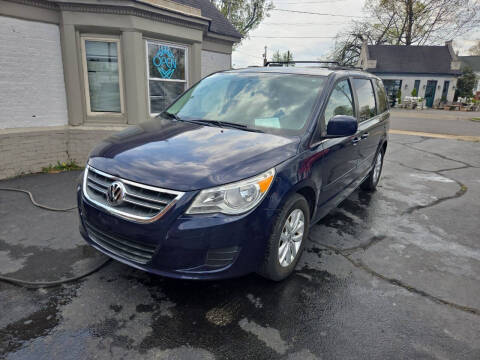 2013 Volkswagen Routan SE
