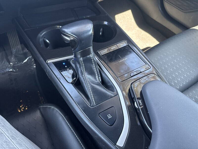 2020 Lexus UX 200