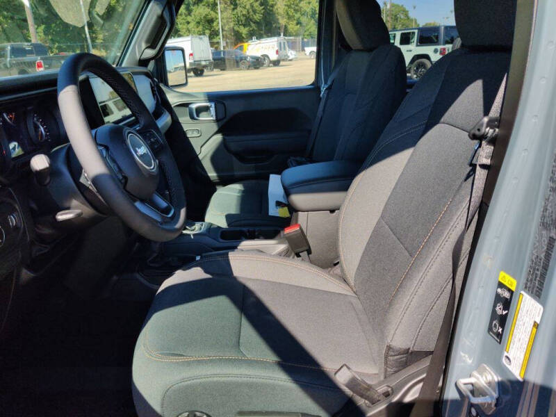 2025 Jeep Gladiator Sport