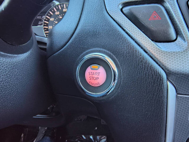 2017 Nissan Pathfinder SL