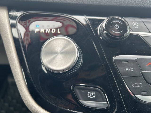 2024 Chrysler Pacifica Touring L - Photo 27