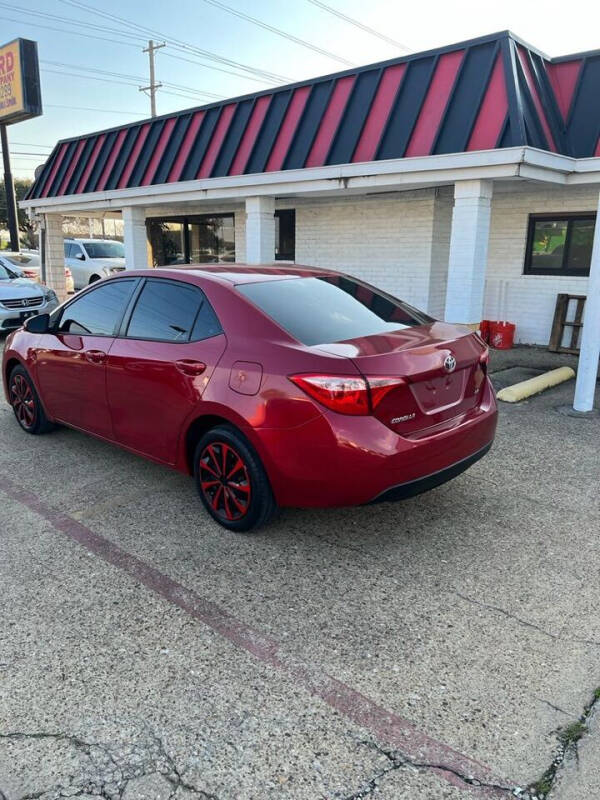 2018 Toyota Corolla LE photo 7