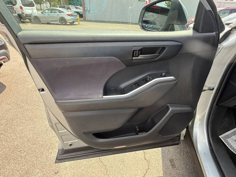 2020 Toyota Highlander LE